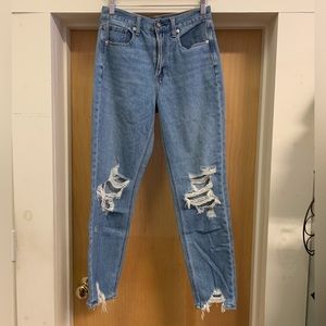 American Eagle Light Wash Ripped Distressed Mom Jeans size 2